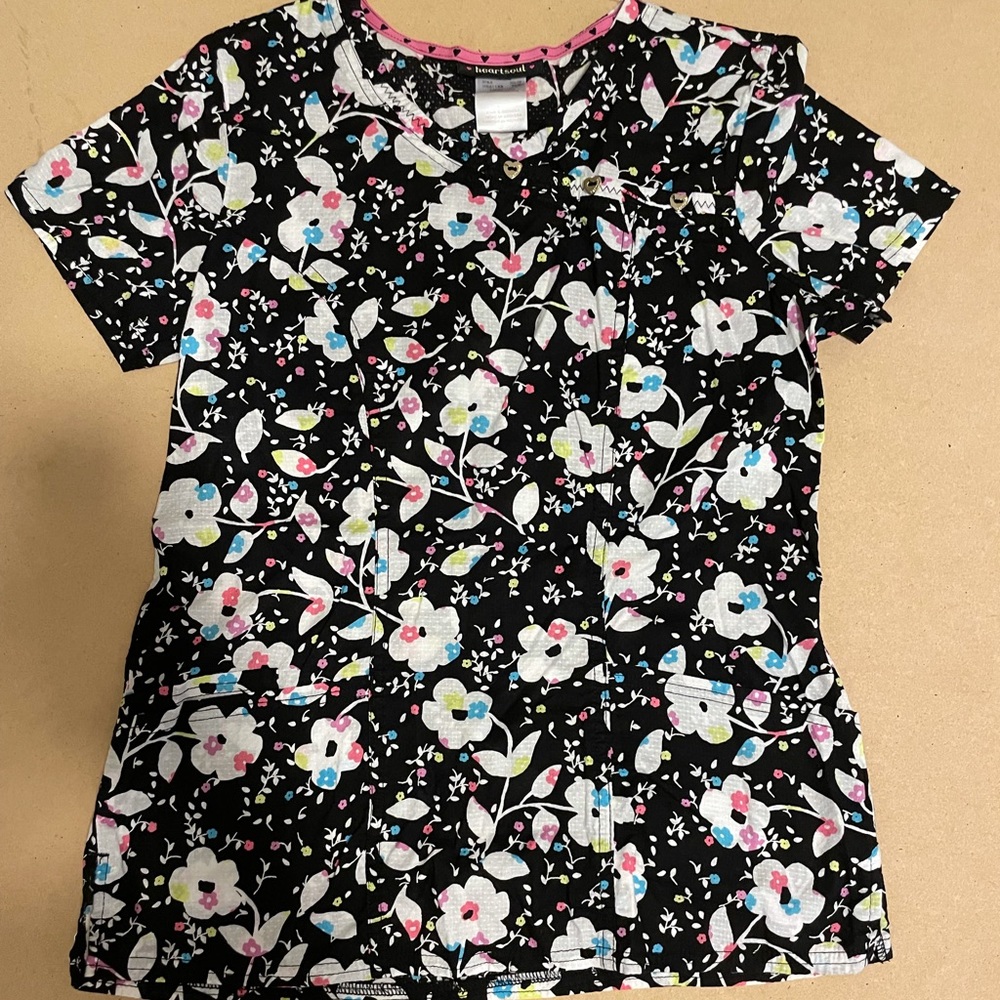 Nursing scrub top